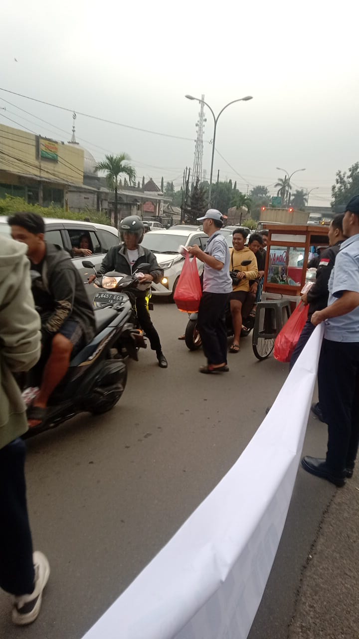 Susana Berbagi Takjil On The Road