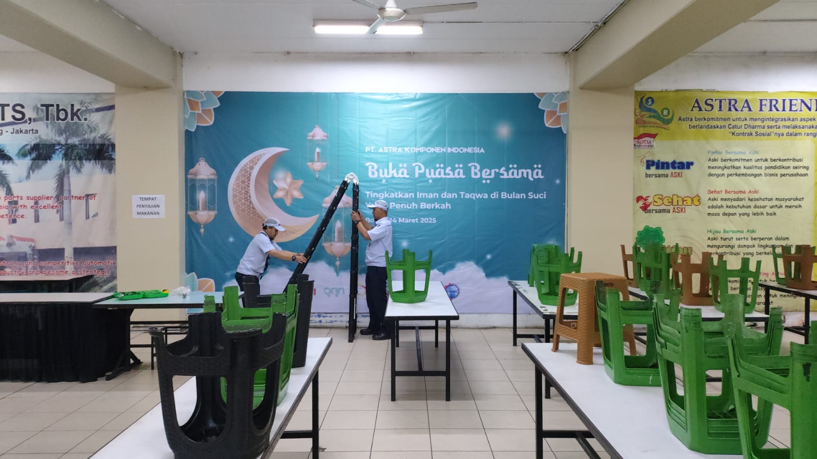 Pemasangan  Back Drop Panggung