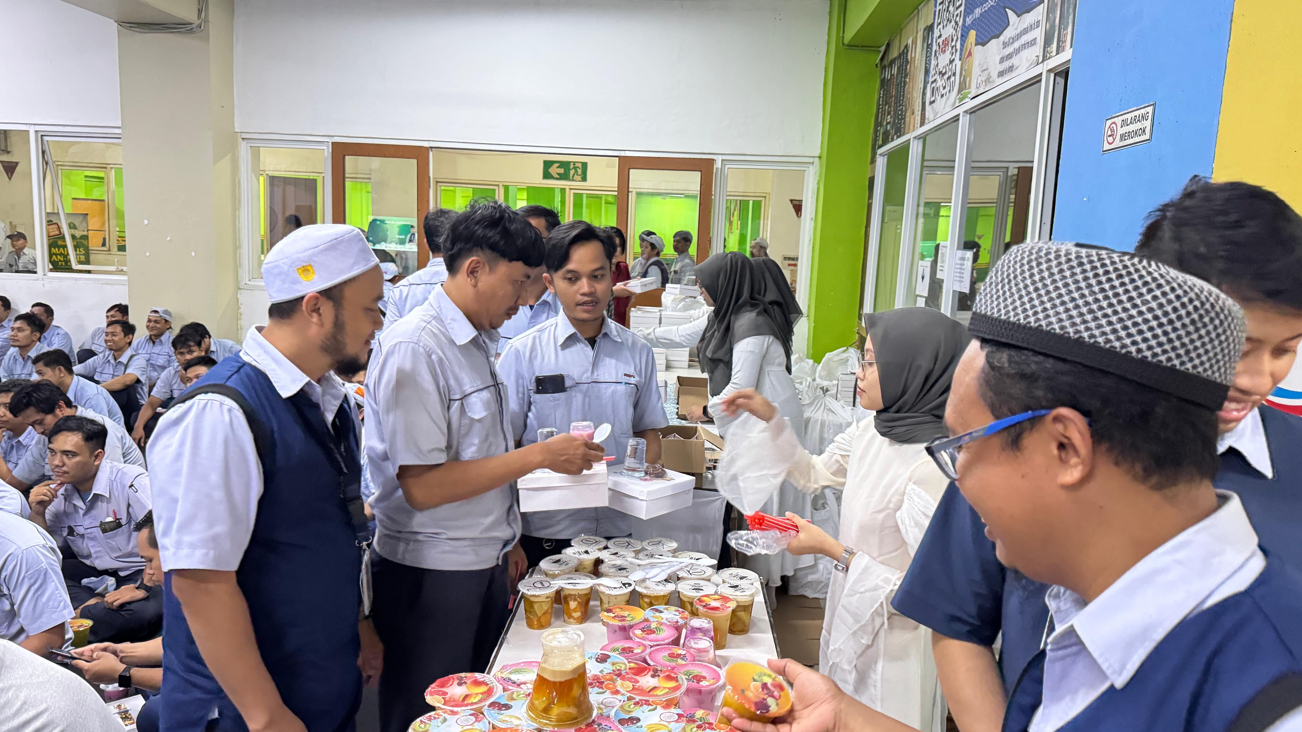 Antrian Ambil Takjil 