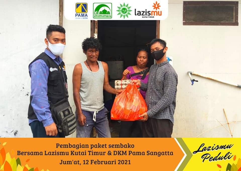 Penyerahan Paket Sembako Kepada Dhuafa