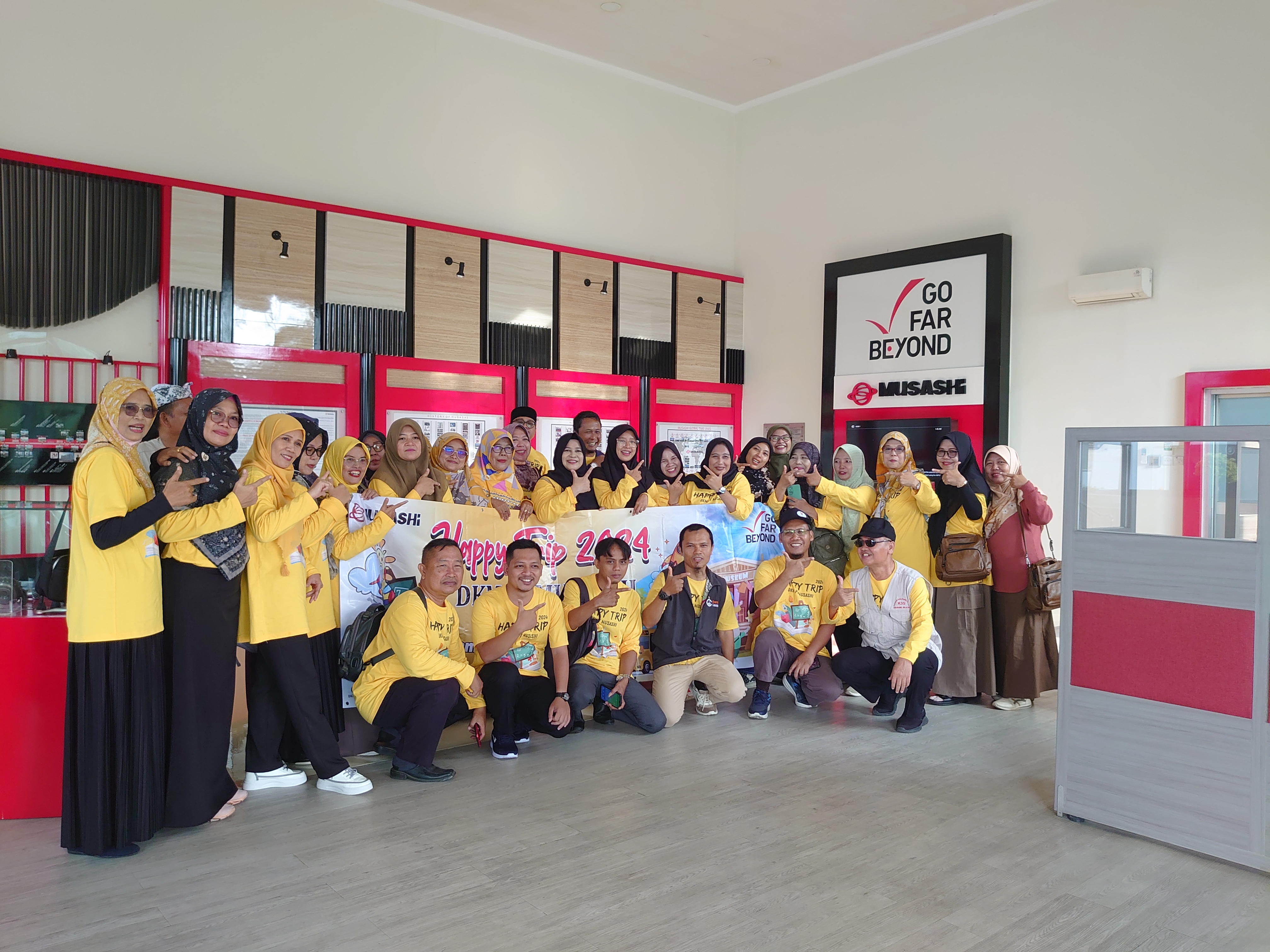 Kepala sekolah dan guru pendamping 