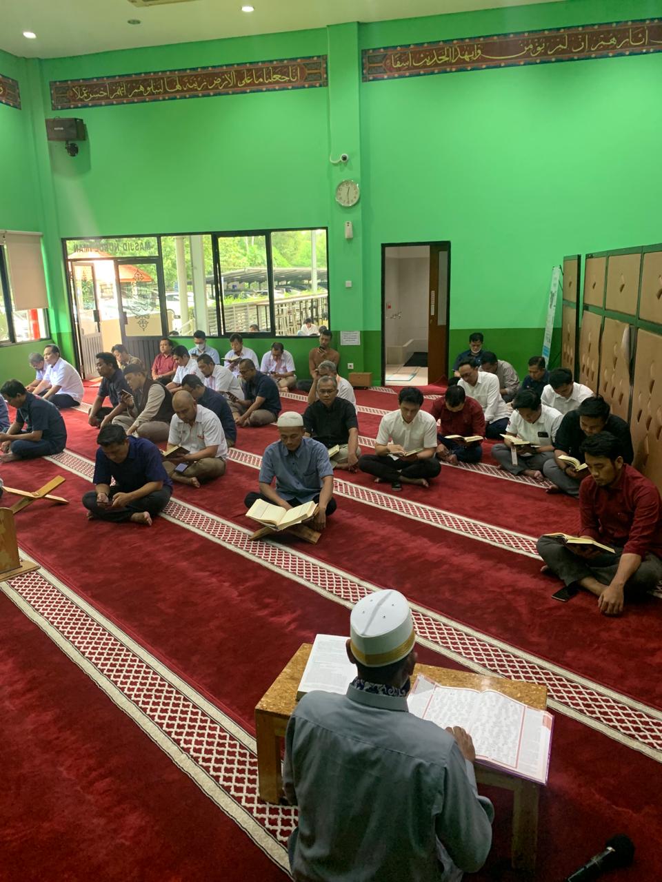 Jama'ah Masjid Nurul Iman