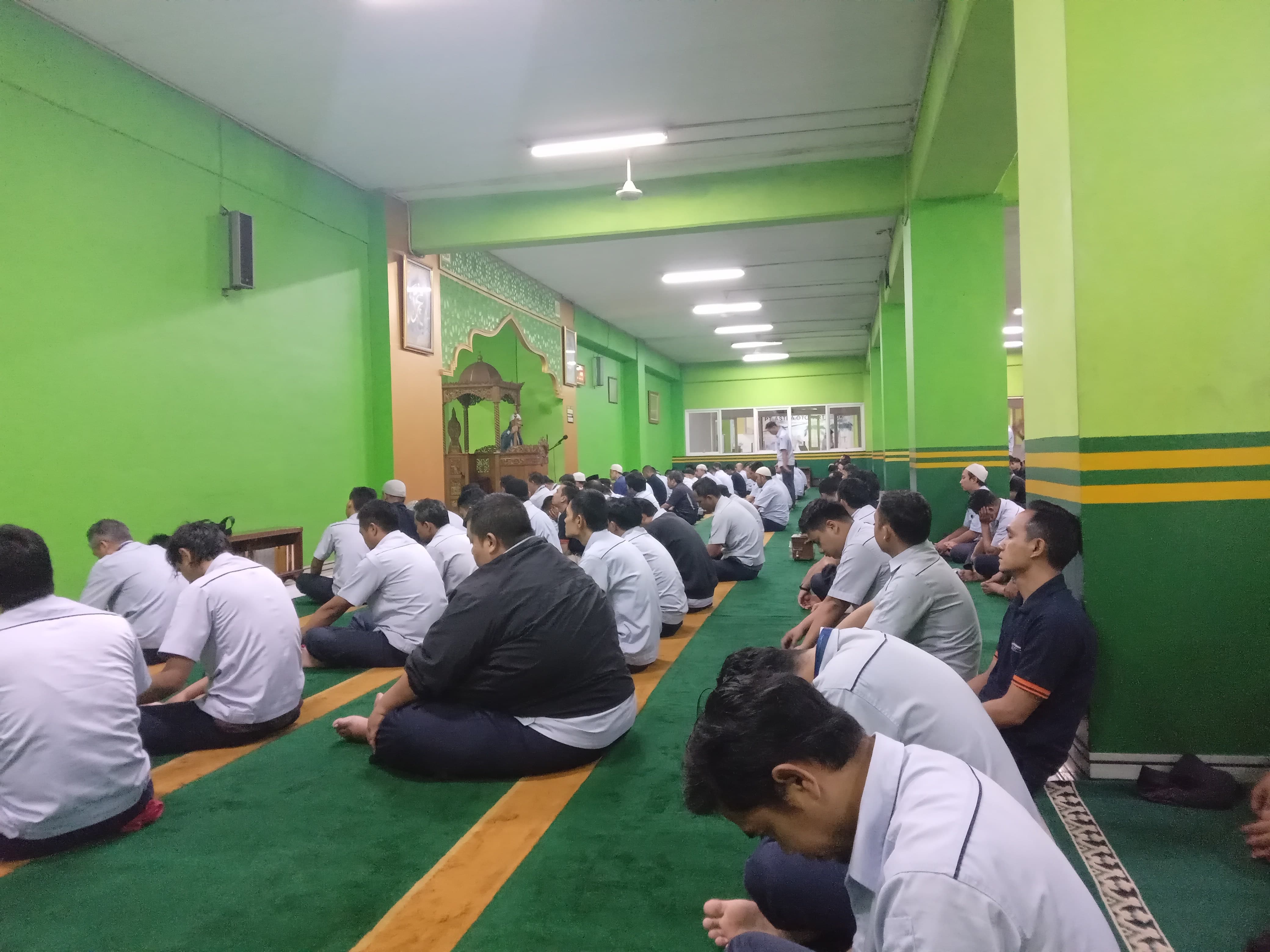 Suasana Shalat Jum'at di Bulan Ramadhan
