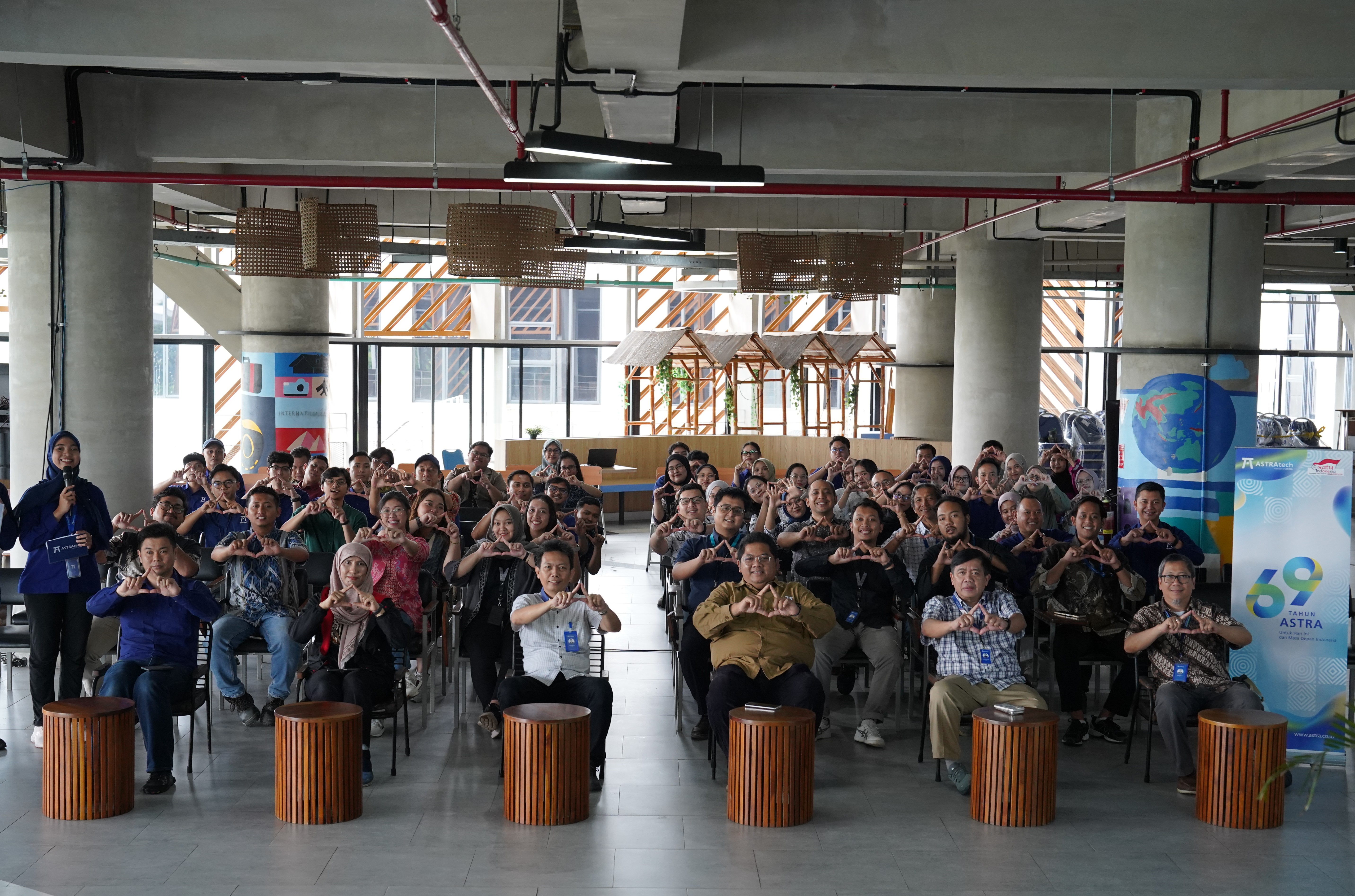 Insan ASTRAtech Ikuti Nobar Perayaan HUT 69 Astra