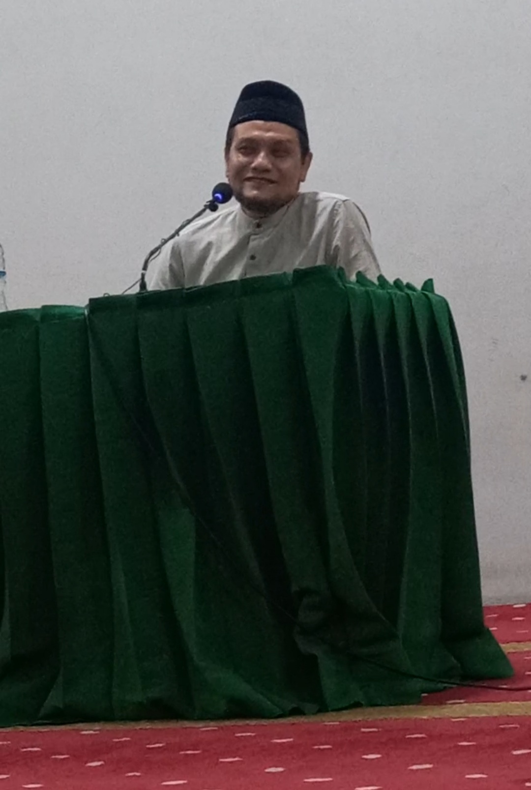 Ustadz Ali Junifar, Lc saat Memberikan Tausiyah